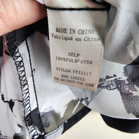 Very J Women's Black White Longsleeve Watercolor Pattern Chiffon Blouse Medium - Picture 7 of 8